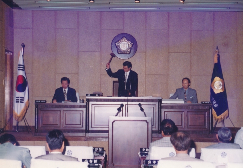 1998.5.11.~13. 제64회 임시회 본회의(본회의장) 첨부파일