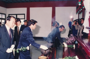 1995.11.17. 대구ㆍ경북 애국선열 합동추모제 묵념(신암선열공원) 첨부파일