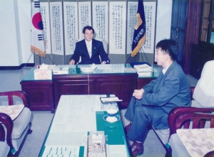 1996.6.3. 하나일보 인터뷰(의장실) 첨부파일