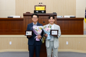 박종봉위원장, 김동규부위원장 범죄예방 기반 마련 조례 제정 감사패 수상(2025.07.28.) 첨부파일