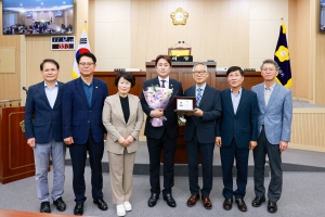 이진욱 부위원장 자치경찰제 발전에 기여 감사패 수상(2025.08.05.) 첨부파일